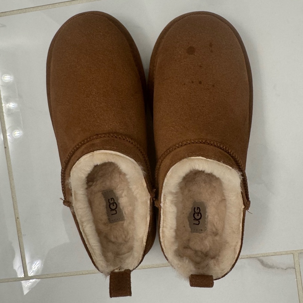UGG®
Kids' Classic Micro Boot
